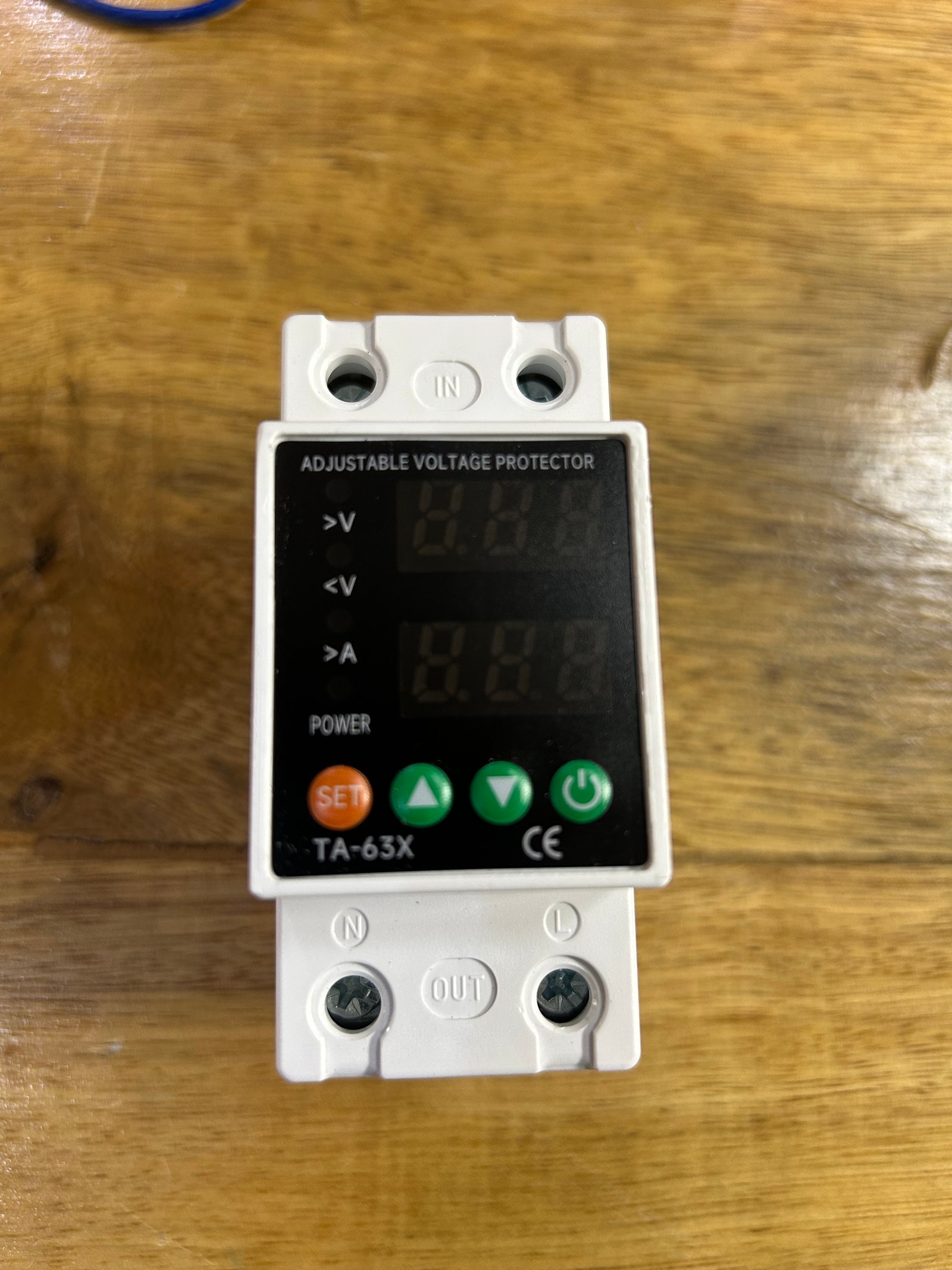 Protecteur SENELEC TA-63X – Sur/sous-tension + surintensité 63A monophasé